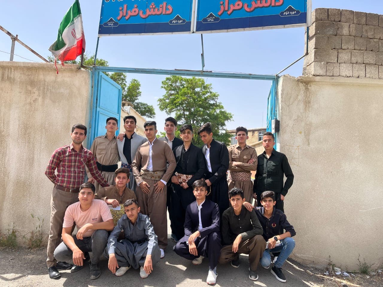  دانش آموزان دبیرستان دانش فراز  102